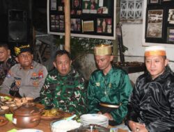 Mayor Kav Suprapto, Kasdim 0825/Banyuwangi Hadiri Kegiatan Festival Adat Kampung Mandar, Banyuwangi