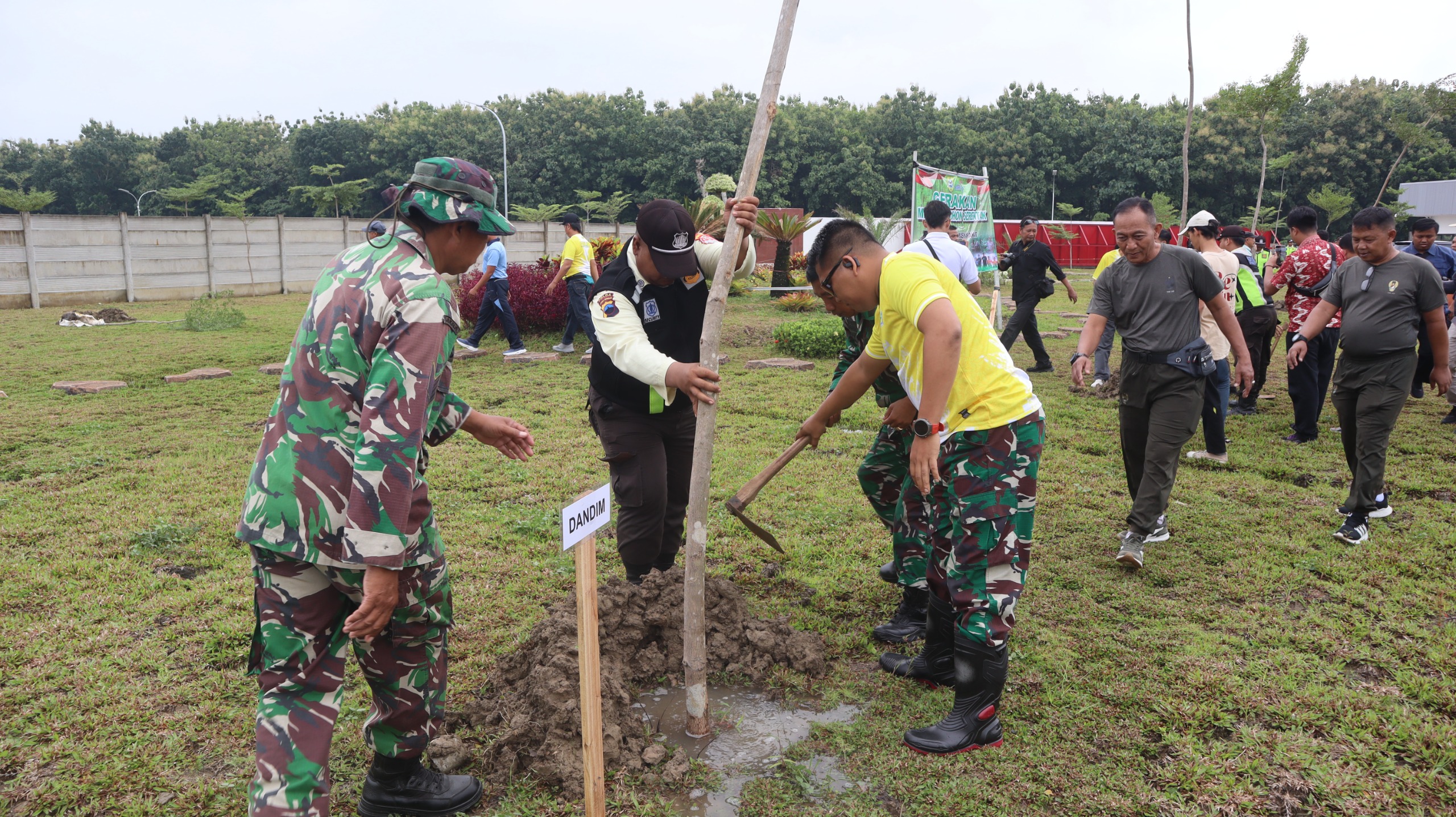 Hijaukan Bumi Pemalang, Bupati Anom Ajak Warga "Menanam Kebaikan" di Hari Jadi ke-451