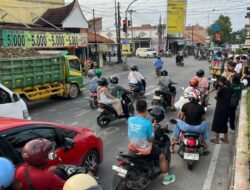 Lautan Kaos Hitam Padati Perempatan Sirandu, All Komunitas Pemalang Bagikan 1.000 Takjil