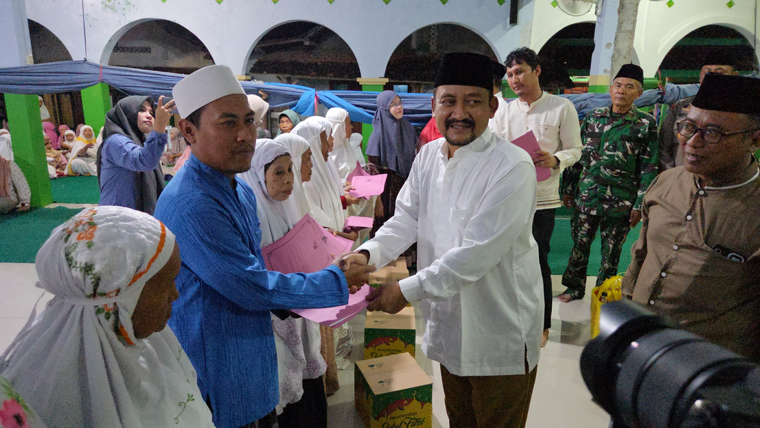 Warga Desa Pecangakan Comal Terima Bantuan dari Pemkab