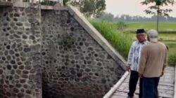 Camat Comal Pantau Infrastruktur Pengairan di Desa Sarwodadi