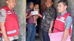 Wujud Kepedulian, PMI dan Pemerintah Kecamatan Randudongkal Salurkan Bantuan untuk Korban Tenggelam di Desa Mangli