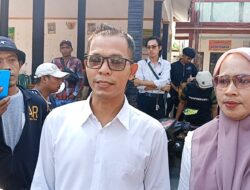 Surino Daftar Bakal Calon Kades Lodaya Diantar Ratusan Pendukung dan Rebana