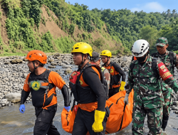Tim SAR Gabungan Evakuasi Korban Tewas di Sungai Serayu